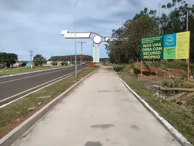 Imagem da notícia Prefeitura constrói pista de caminhada em figueirão